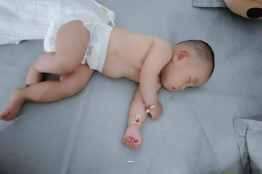 黄石宝宝先长上牙还是下牙